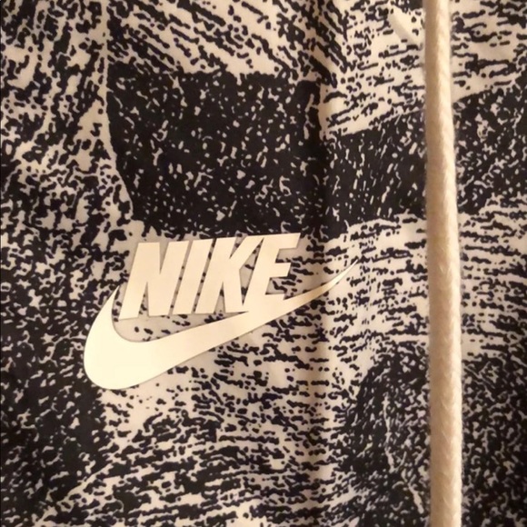 Nike NSW Pullover Lightweight Hoodie Jacket Size Women’s Medium Black/White - Picture 6 of 7